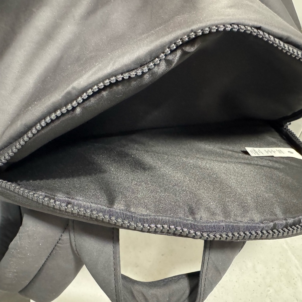 Lululemon City Adventurer Backpack 20L – Black – Excellent Condition - Picture 6 of 11